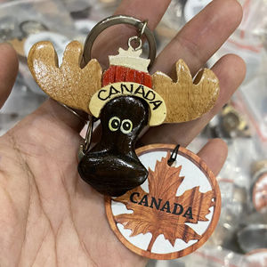 Porte-clés en bois en forme d'animal avec cintre en acier inoxydable Accessoire durable pour vélo et voiture - Product Image 1