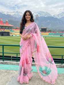 Sari indien en soie Teby pure et douce pour femmes, avec de magnifiques fleurs et un travail de moti à la main, bordure lourde pour tous les saris - Product Image 4