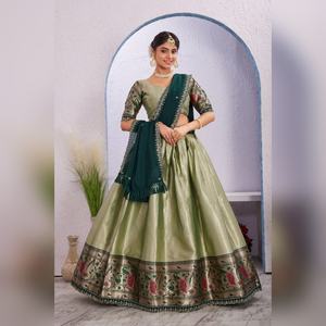 Lehenga Choli de Novia Estilo Indio Pakistaní, Bordado Pesado, Seda, Fiesta de Bodas, al por Mayor y Barato - Product Image 6