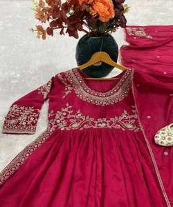 Tradicional pero moderno Kurti Chinon con bordado de secuencia detallada festivales perfectos Ropa de mujer Precio al por mayor Ropa étnica - Product Image 2