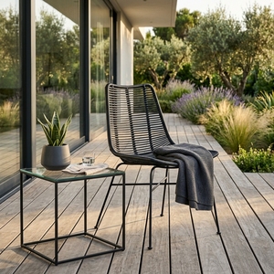 Silla de Comedor de Mimbre Negra para Exteriores con Patas de Metal, Silla Lateral de Ratán Resistente a la Intemperie, Diseño Artístico para Decoración de Patio - Product Image 4