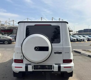 Magnifique Mercedes-Benz Classe G AMG 2023 blanche avec garantie, sièges en cuir, intérieur rouge, système de navigation Bluetooth, télécommande gauche R19 - Product Image 4