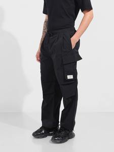 Pantalon cargo pour homme, choix idéal pour les hommes à la recherche d'un bas de vêtement pratique, confortable et élégant pour un usage quotidien - Product Image 2