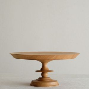 Support à gâteau en bois écologique pour des maisons durables, offrant une présentation de desserts de style naturel et biologique - Product Image 3