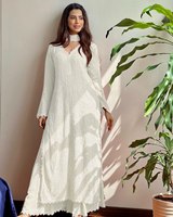 Robe Salwar en Soie Georgette Imprimée Ethnique Indienne Tendance et Haut de Gamme pour Femme, avec Détails en Fourrure, Idéale pour les Fêtes