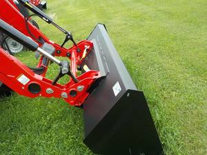 Tractor Massey Ferguson 4707 2025 de 75 CV, Maquinaria Agrícola Multiusos con Potente Motor Diésel - Product Image 3