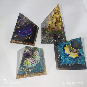 PIRAMIDE DE ORGONITA CON SÍMBOLO OM, PIRÁMIDE DE CRISTAL DE ORGONITA, PIRÁMIDE ORGÁNICA DE PIEDRA PRECIOSA CON ACABADO SUPERIOR, PARA SANACIÓN CON ENERGÍA, FENG SHUI - Product Image 4