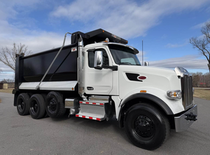 Camión Volquete Usado Asequible 2024 2023 2022 Peterbilt 567 de Tres Ejes, 510HP, Automático de 6 Velocidades - Product Image 3