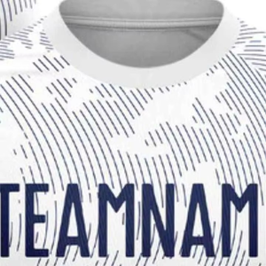 ชุดเสื้อฟุตบอลผ้าโพลีเอสเตอร์ระบายอากาศได้ดี100% แบบติดโลโก้ด้านหน้าด้วยความร้อนดีไซน์ที่กำหนดเอง - Product Image 2