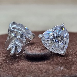 Boucles d'oreilles minimalistes en argent sterling 925 avec pierre précieuse moissanite de couleur VVSD originale, bijoux pour femmes, fabrication artisanale - Product Image 6