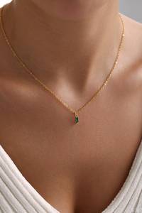 Collier miniature baguette émeraude pierre de naissance en argent sterling 925 plaqué or 14 carats, cadeau pour elle - Product Image 2