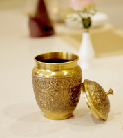 Globe en laiton antique Laddu Dabba, artisanat indien, modèle WT-029, résistant à l'humidité, compatible lave-vaisselle, design élégant à bordure gravée