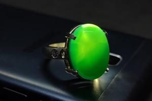 Anillo de Plata de Ley 925 Hecho a Mano con Ónix Verde Natural de Corte Ovalado en Engaste de Bisel, Regalo Clásico Perfecto para Aniversario de Bodas para Mujer - Product Image 6