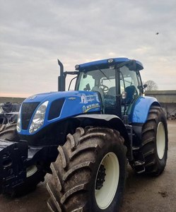 Tracteur agricole New Holland 4x4, moteur diesel. - Product Image 6