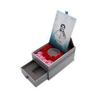 Ensemble de parfums de luxe recyclés personnalisés emballage de fleurs de roses faites à la main stratification mate accentuée feuille UV mariages industries alimentaires