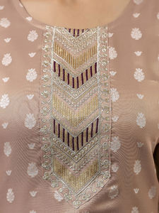 Suministro al por Mayor de Kurtis Rectos Bordados Elegantes para Mujer para Eventos Festivos y Culturales Disponibles a un Precio Razonable - Product Image 6