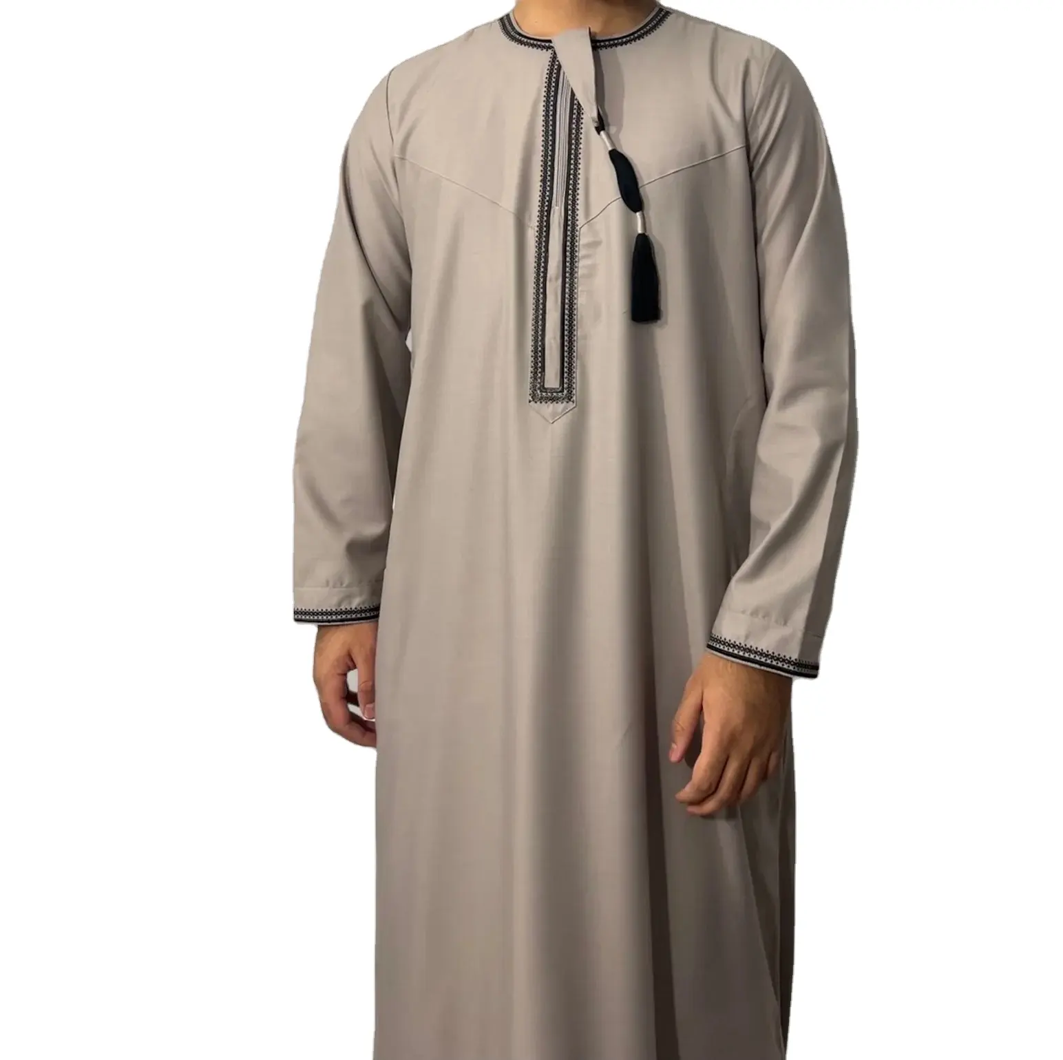 2023 nuovo design all'ingrosso vestito musulmano musulmano Dubai islamico thobe abbigliamento da uomo tobe tinta tinta unita da uomo design personalizzato petto tussle