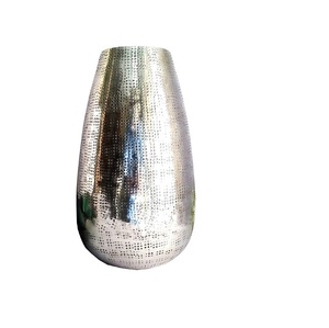 Porte-fleurs élégant de designer, plaqué nickel, vase à fleurs en gros, vase à fleurs en métal tendance pour table - Product Image 2