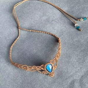 Collier pendentif en pierre de labradorite naturelle certifiée IGI pour fiançailles, par un fournisseur en gros de bijoux en macramé - Product Image 1