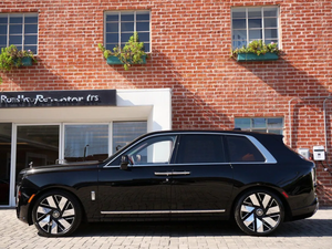 SUV de luxe flambant neuf 2026 V12 6.7L 563ch 850Nm de couple Transmission intégrale Vitesse maximale 250km/h Intérieur cuir premium Classique industriel OEM - Product Image 2