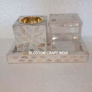 Bandeja de madera con incrustaciones de madreperla hecha a mano de alta calidad con quemador de incienso de sándalo Bakhoor y caja tapón de anís estrellado - Product Image 4