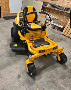 Cub Cadet ZT2 60 tondeuses à rayon de rotation zéro caractéristiques 4 temps et 2 temps pour le bricolage et l'utilisation industrielle - Product Image 1