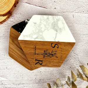 Juego de posavasos de madera de pino epoxi cristal personalizado con soporte, posavasos cuadrados y redondos para tazas de té al por mayor - Product Image 5