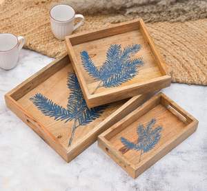 Plateau de service en bois imprimé feuilles bleues, plateau en bois fait à la main avec poignées, plateau de service à dessert empilable, disponible pour les restaurants - Product Image 1