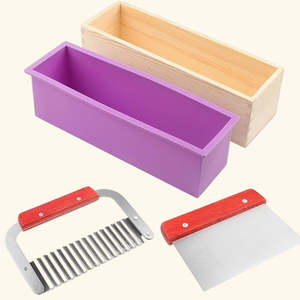 Moule à savon rectangulaire en silicone et bois fait main avec coupe-savon solide pour une fabrication de savon pratique - Product Image 1