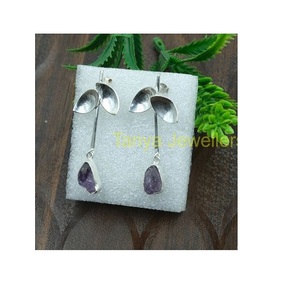 Boucles d'oreilles clous en améthyste brute, boucles d'oreilles clous en argent sterling 925, clous d'oreilles pour femmes, boucles d'oreilles en pierre violette par le fabricant - Product Image 1