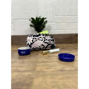 Juego de 3 Bolsas de Aseo y Maquillaje Acolchadas de PU con Estampado Bohemio, Cierre de Cordón y Logotipo Bordado - Product Image 6