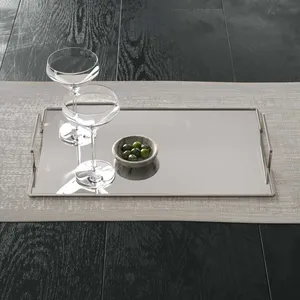 Bandeja de Metal Hecha a Mano de Diseño para Accesorios del Hogar, Bandeja de Metal Premium Hecha a Mano con Revestimiento de Terciopelo y Espejo, Zahid Exports - Product Image 3