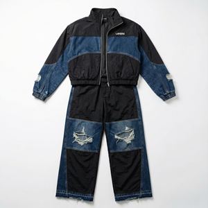 Conjunto de dos piezas de chándal de mezclilla para mujer, ecológico, con capucha, estampado, patchwork, de nailon, chaqueta corta rasgada y pantalones holgados - Product Image 1