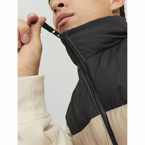 เสื้อกั๊กกันลมกันน้ำสำหรับผู้ชายแบบ OEM ความหนาแน่น 10,000 มม. |   เสื้อแจ็คเก็ตไร้แขนคุณภาพสูงสำหรับฤดูหนาว ระบายอากาศได้ดี |   โลโก้แบบกำหนดเอง - Product Image 6