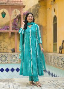 Costume Anarkali tendance et magnifique en coton véritable avec broderie sur toute la surface, parfait pour la saison des mariages - Product Image 4