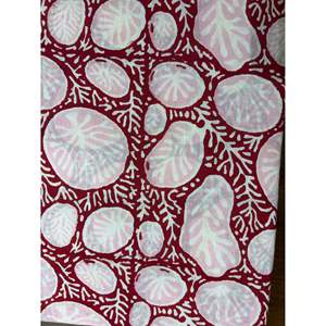 ผ้าฝ้ายพิมพ์ลายดอกไม้สีแดงชมพูขาวสำหรับผู้หญิง ยี่ห้อ NIHARO ผ้าพิมพ์ลายด้วยมือจากเมืองชัยปุระ ยาว 10 เมตร เหมาะสำหรับทำชุดเดรส - Product Image 1