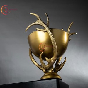 Nouveau design de bac à glace en métal couleur or avec poignée en bois de cerf pour la décoration et l'utilisation de bouteilles de bière. - Product Image 2