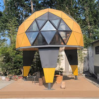 Dômes préfabriqués modulaires de luxe futuristes en fibre de verre surélevés sur poteaux pour maisons