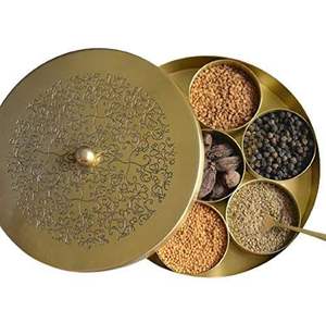 Boîte à épices en laiton au fini élégant pour une cuisine moderne et traditionnelle offrant un équilibre entre le style et l'utilité - Product Image 2