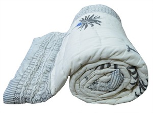 100% couette en coton bio Mulmul motif solide doux et confortable fait à la main en Inde jette en lin - Product Image 3