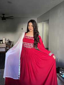 Robes de mariée afghane pour événements de mariage Robes de soirée occidentales avec travail antique afghan comme le travail de broderie de cou et Charma - Product Image 2