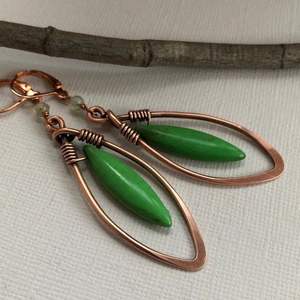 Boucles d'oreilles élégantes en cuivre antique pour femmes avec un design tribal artisanal et une finition lisse pour la mode quotidienne - Product Image 2