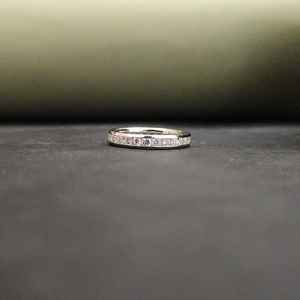 แหวนเงินแท้ 925 ประดับเพชร ดีไซน์ลายเอกลักษณ์ สำหรับทุกเพศ ทันสมัย ได้รับการรับรองจาก IGI เหมาะสำหรับทุกโอกาส - Product Image 2