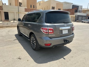 Nissan Patrol V6 GCC AWD Euro6 Sièges en cuir d'émission ACC Cruise Control R16 Taille des pneus Direction gauche 2021 d'occasion - Product Image 5