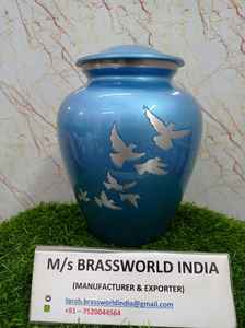 Urne de crémation en métal au design moderne Urnes pour adultes pour cendres humaines Urnes de crémation disponibles à un prix abordable par Brassworld India - Product Image 5