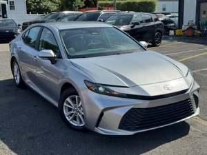 Nuevo Camry XLE Híbrido 2024 con Tracción Delantera, Techo Solar Izquierdo, Arranque Remoto, Asientos de Cuero, Rines de Aleación Automáticos, Paquete Premium Plus - Product Image 4