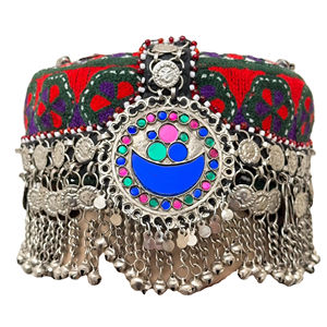 Ensemble complet de bijoux tribaux afghans comprenant un couvre-chef Matha Patti, des boucles d'oreilles assorties et un grand collier bib vibrant - Product Image 1