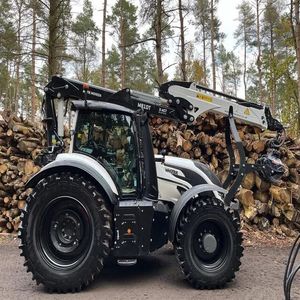 2025 Venta Valtra 240HP 4WD Gear Drive Tractor con motor y caja de cambios-Maquinaria agrícola multifuncional de alta productividad - Product Image 3