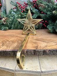 Main Holiday Tabletop Decor Medium Gold Star Una pieza de decoración festiva para cualquier mesa de oficina sala de estar o comedor - Product Image 6