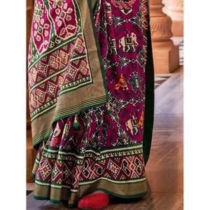 Encantador Sari de Seda Banarasi Estampado Magenta Patola, Estilo Bollywood y Pakistaní para Festivales, Cosido - Product Image 4